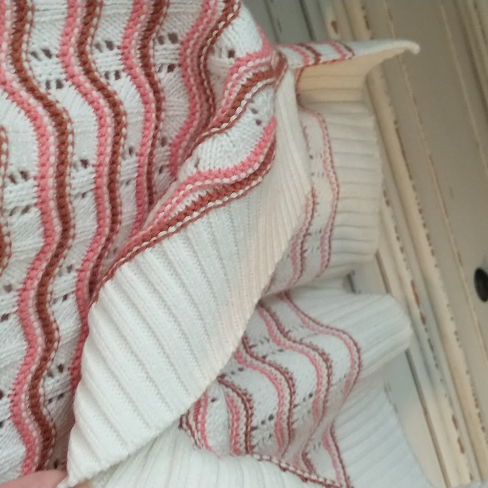 NWT Maurices Pink and Cream Women's Sweater, Size S, Hi-Lo Tunic - Picture 4 of 9